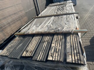Ca. 20x Vuren Channelsiding Zwart Gecoat, 21x130mm, lengte 300cm